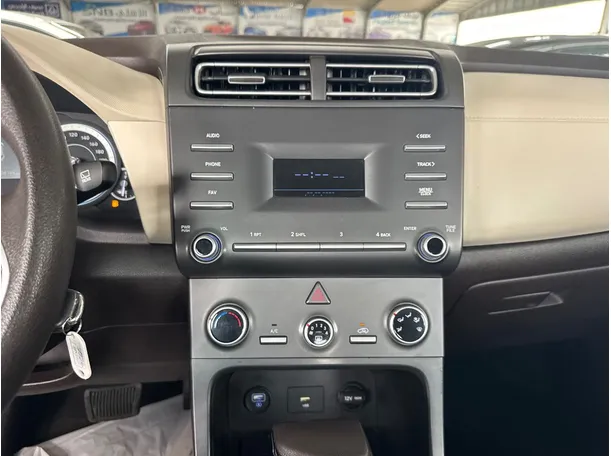 Car image 12