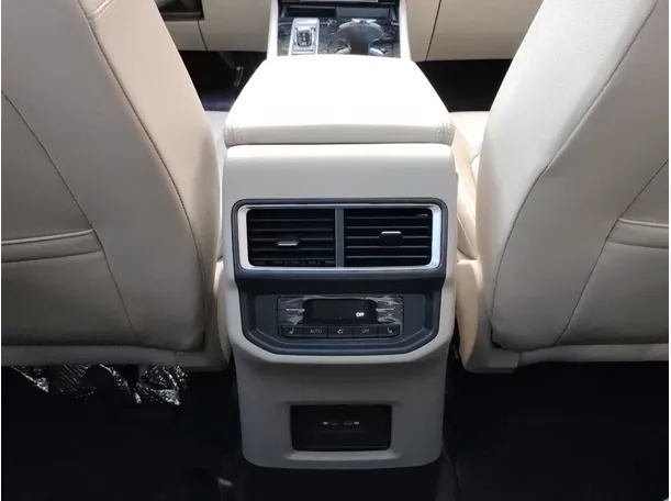 Car image 33