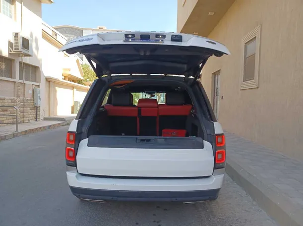 Car image 18