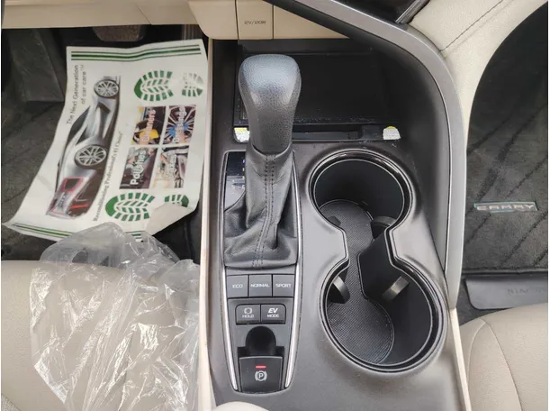 Car image 18