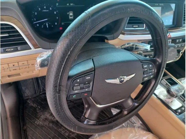 Car image 19