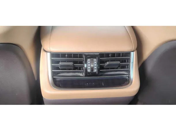 Car image 36