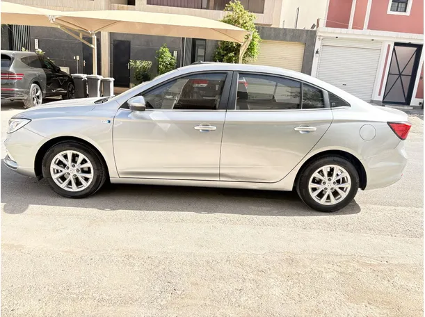 Car image 8