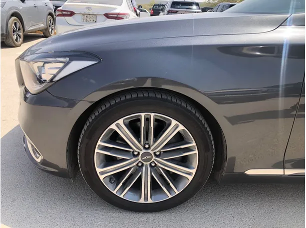 Car image 9