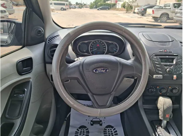 Car image 19