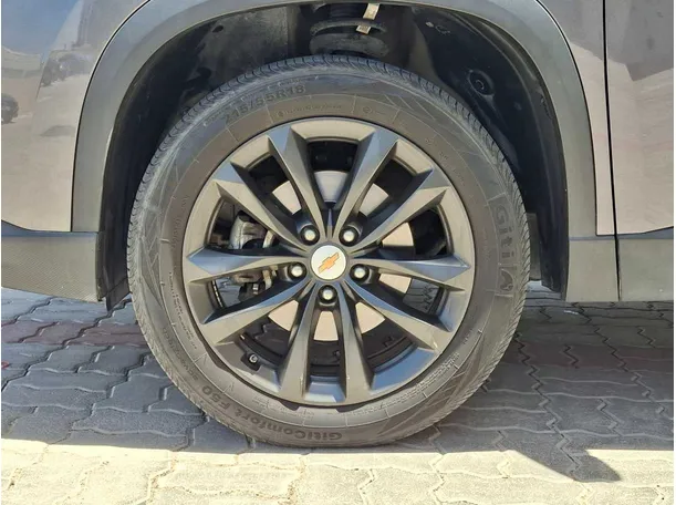 Car image 9