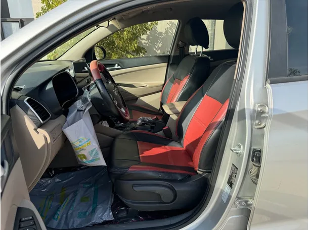 Car image 13