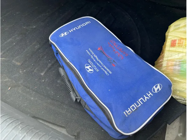 Car image 23