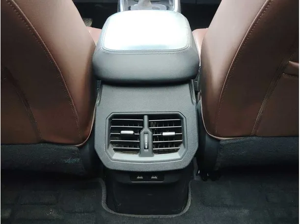 Car image 32