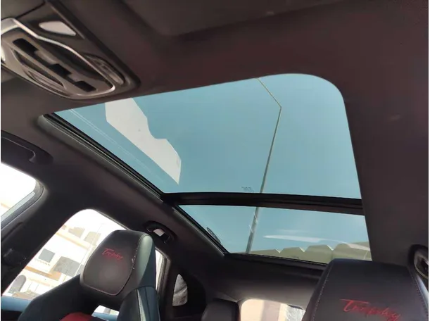 Car image 17