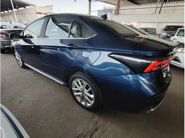 Car image 8