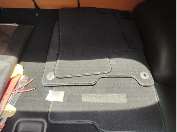 Car image 33