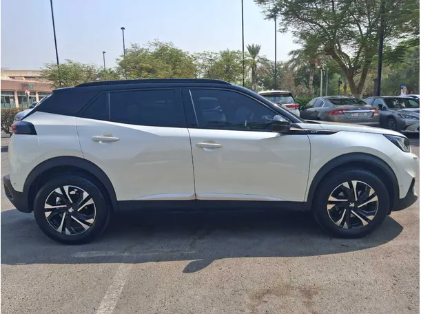 Car image 8