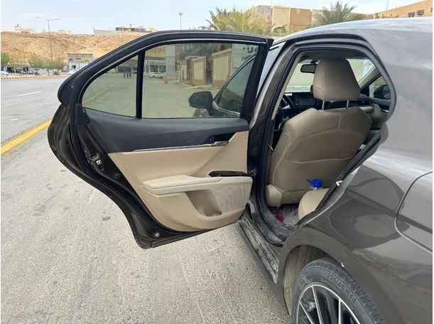 Car image 15