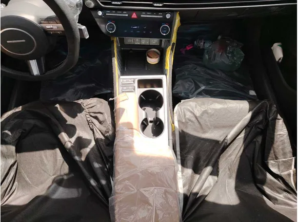 Car image 20