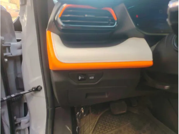Car image 30