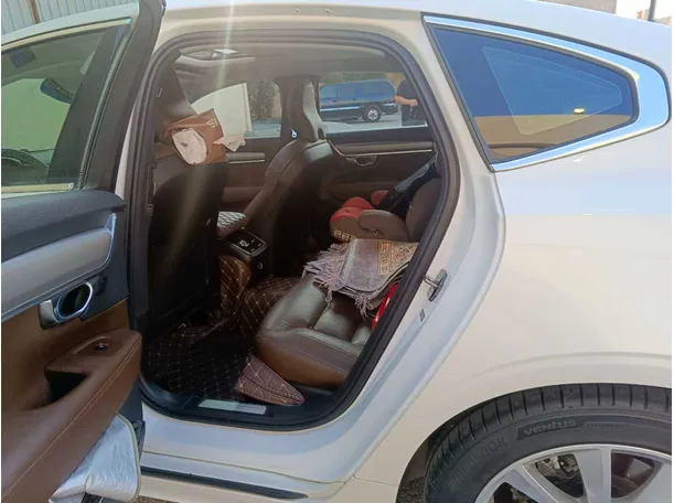 Car image 17