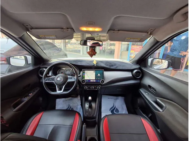 Car image 18