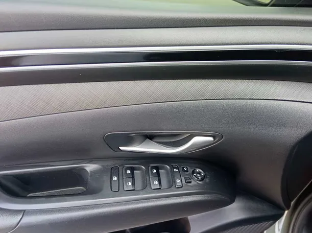 Car image 34
