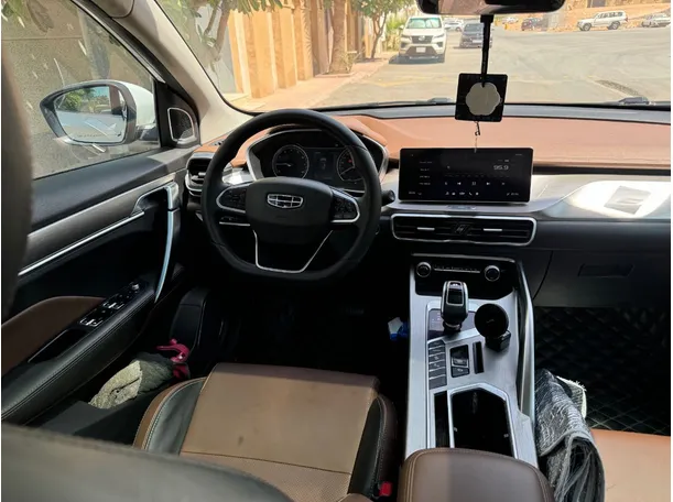 Car image 17
