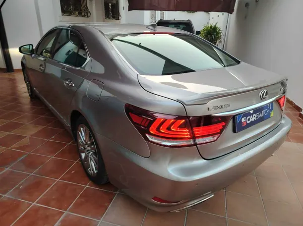 Car image 7