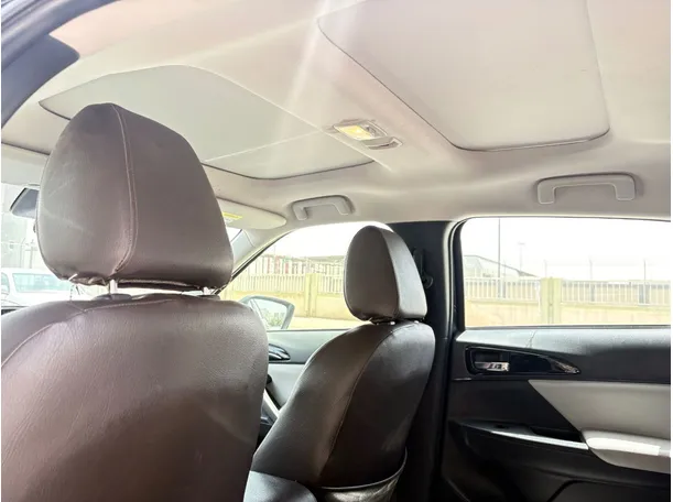 Car image 17