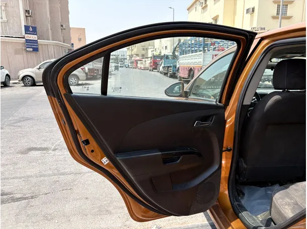 Car image 14