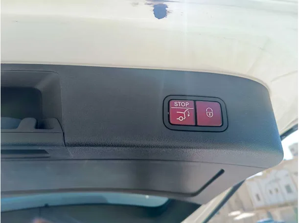 Car image 37