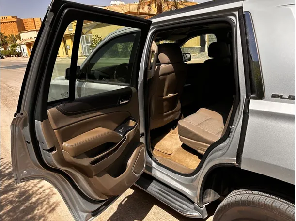 Car image 13