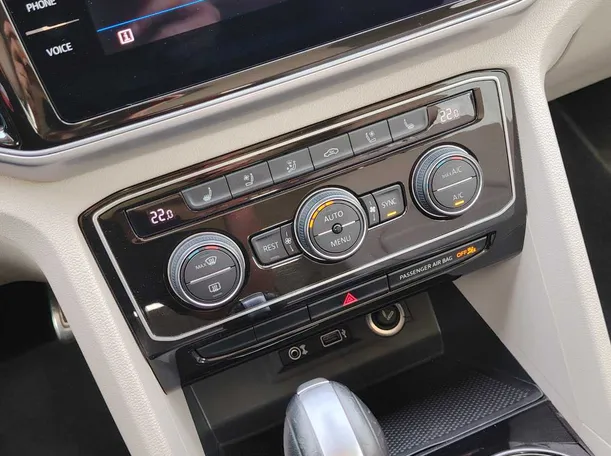 Car image 25