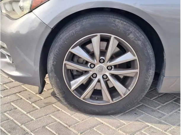 Car image 9