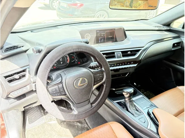 Car image 12