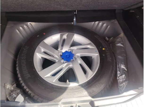 Car image 35