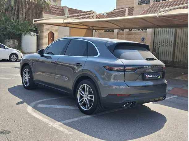Car image 7