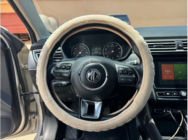 Car image 17