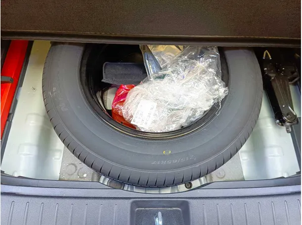 Car image 30