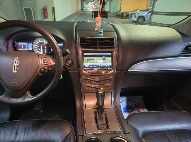 Car image 18