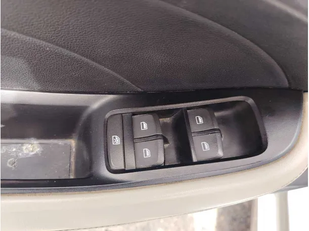 Car image 28