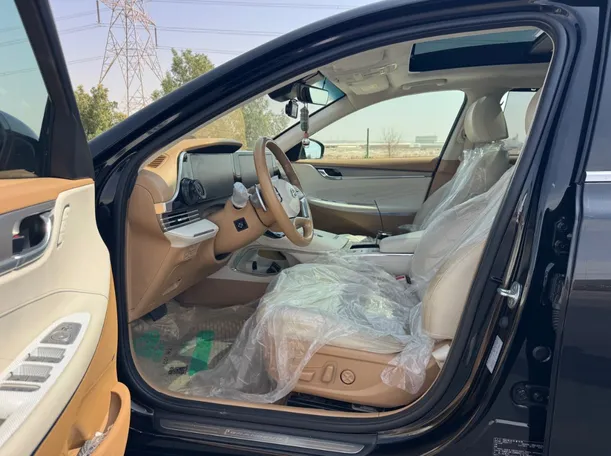 Car image 11