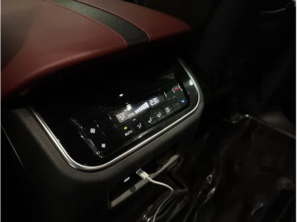 Car image 28