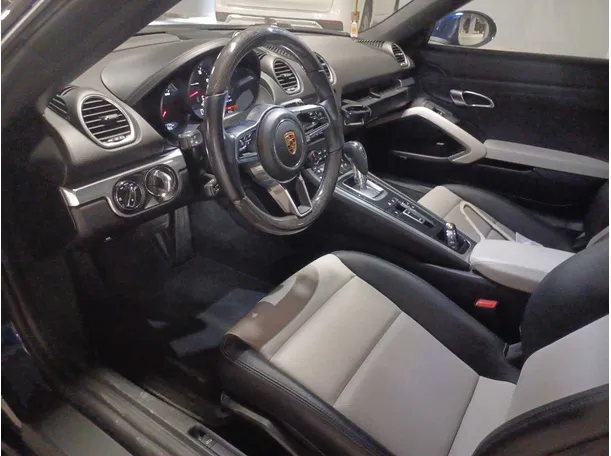 Car image 12