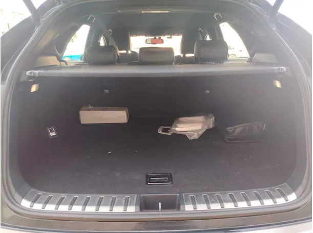 Car image 26