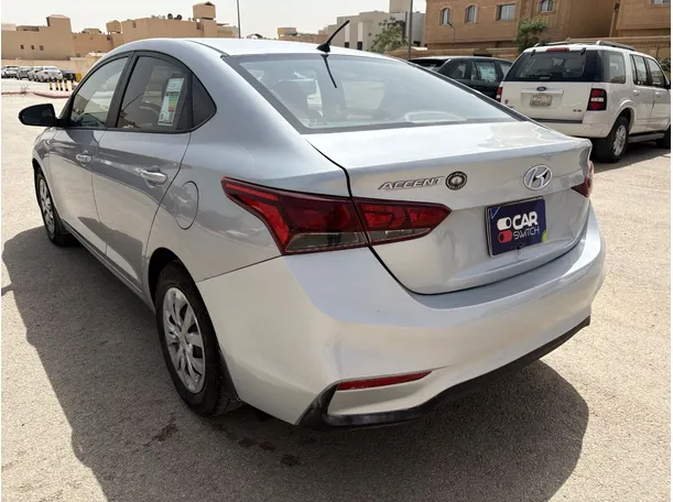 Car image 7