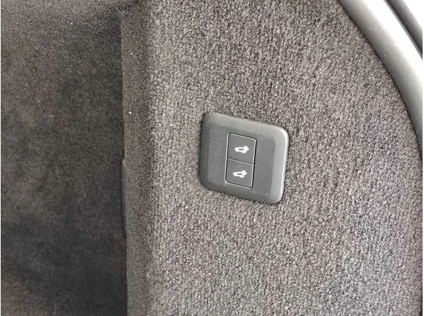 Car image 43