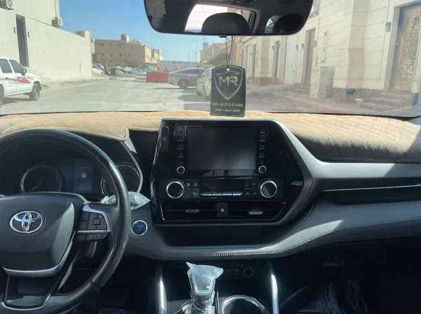 Car image 20