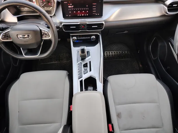 Car image 18