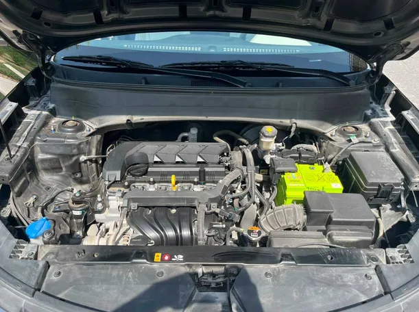 Car image 19