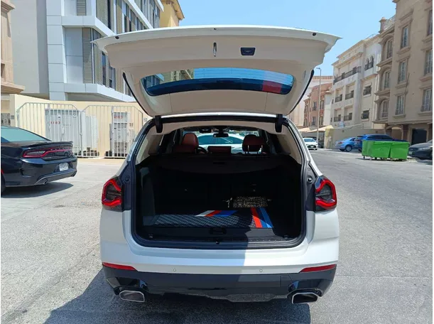 Car image 32
