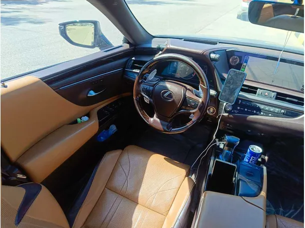 Car image 27
