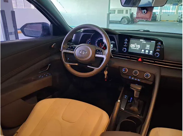 Car image 18